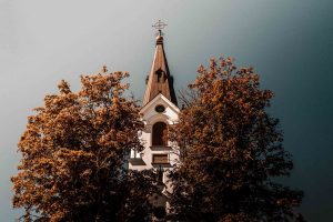 Eglise rénovée en automne